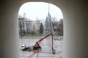 Kalėdų eglės skirtinguose Lietuvos miestuose: kaip atrodys, kada bus įžiebtos ir kiek kainuos?