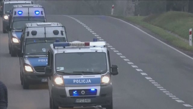 Lenkijos pastangos apsaugoti pasienį su Baltarusija: atskubėjo dešimtys policijos ekipažų