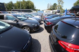 Spalį vėl susitraukė naudotų automobilių rinka: ką rinkosi lietuviai