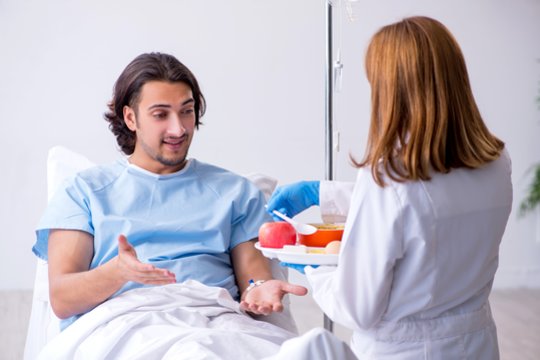 Kopiant į sveikos mitybos piramidę vyrai atsilieka