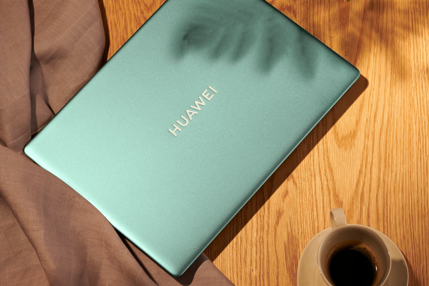 Nepasiklysti tarp dienos darbų padės itin galingais techniniais parametrais pasižymintis „Huawei MateBook 14s“.