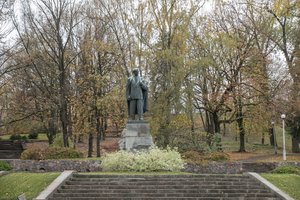 P. Cvirkos skvere netrukus neliks: atskleidė, kas priglaus paminklą