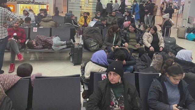 Iš Minsko namo išskraidinti pirmieji migrantai: neaišku, ar tokių skrydžių bus daugiau