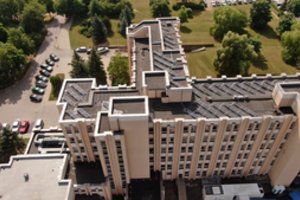 Šiaulių ligoninė tapo tvaresnė – ant jos stogo įrengta saulės elektrinė