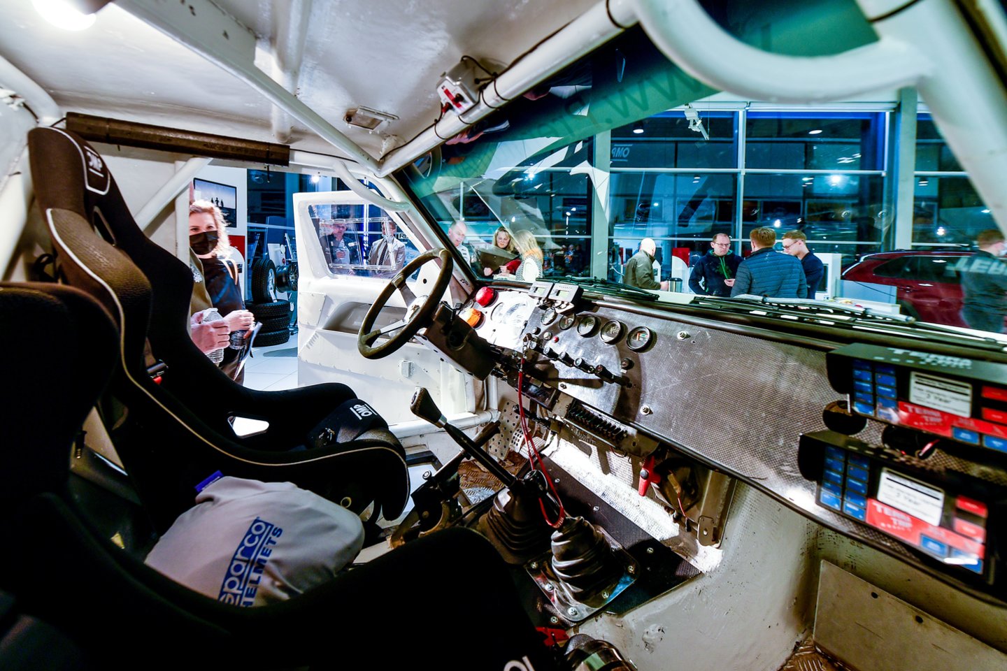 Valdas Valiukevičius ir Paulius Kavaliauskas startuos pačiu seniausiu automobiliu „Toyota Land Cruiser 71“, pagamintu 1987 metais.<br>V.Ščiavinsko nuotr.
