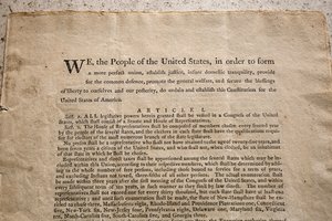 Niujorko aukcione už 43 mln. dolerių parduotas JAV Konstitucijos originalus egzempliorius