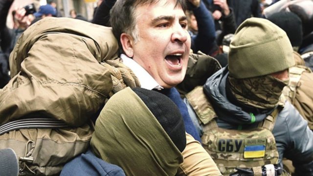 JAV ragina Gruziją humaniškai elgtis su kalinamu badaujančiu M. Saakašviliu: jo būklė kritinė