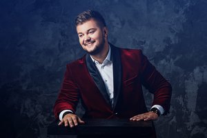 Dainotas Varnas ieško parduotuvėje sutiktos ir parašyti dainą įkvėpusios nepažįstamosios