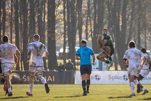 Geriausioje spalio mėnesio sporto nuotraukoje – regbio rungtynių Šiauliuose akimirka