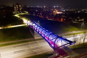 Jonaviečiai patys keičia naujojo tilto apšvietimo spalvas