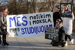 Prezidentūra sako, kad susipažins su protestuotojų prieš skiepus kreipimosi turiniu