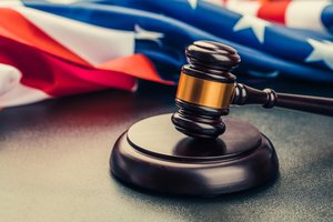 18-metis išteisintas dėl dviejų protestuotojų nužudymo: savigyna „nėra neteisėta“