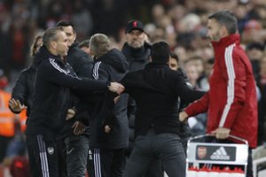 „Liverpool“ traiškė „Arsenal“, abiejų ekipų treneriai vos nesusimušė prie aikštės ir gavo po geltoną kortelę