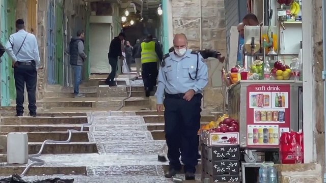 Teroristinė ataka Jeruzalėje: ginkluotas vyras vieną žmogų nužudė, tris sužeidė ir pats buvo nušautas