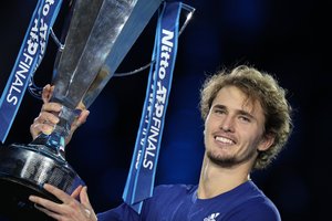 Vokietis A. Zverevas po 31 metų sugebėjo pasiekti neįtikėtiną rezultatą – įveikti geriausius planetos tenisininkus ir laimėti baigiamąjį turnyrą