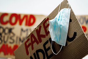 Per Europą ritasi protestų prieš suvaržymus dėl COVID-19 banga: prasiveržė ir smurtas