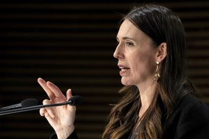 Naujoji Zelandija keičia kovos su COVID-19 taktiką