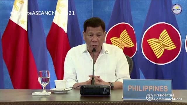 Filipinų prezidentas pasmerkė įtampą Pietų Kinijos jūroje:  kinų pakrančių sargyba panaudojo vandens patrankas