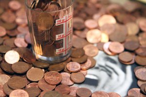 Teisininkai suabejojo: leidimas ūkininkams gaminti naminę degtinę nesuderinamas su įstatymais