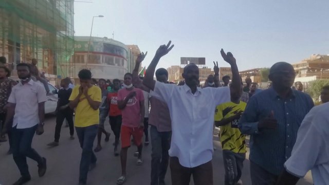 Protestai prieš perversmą Sudane pareikalavo aukų: nuo šautinės žaizdos mirė paauglys