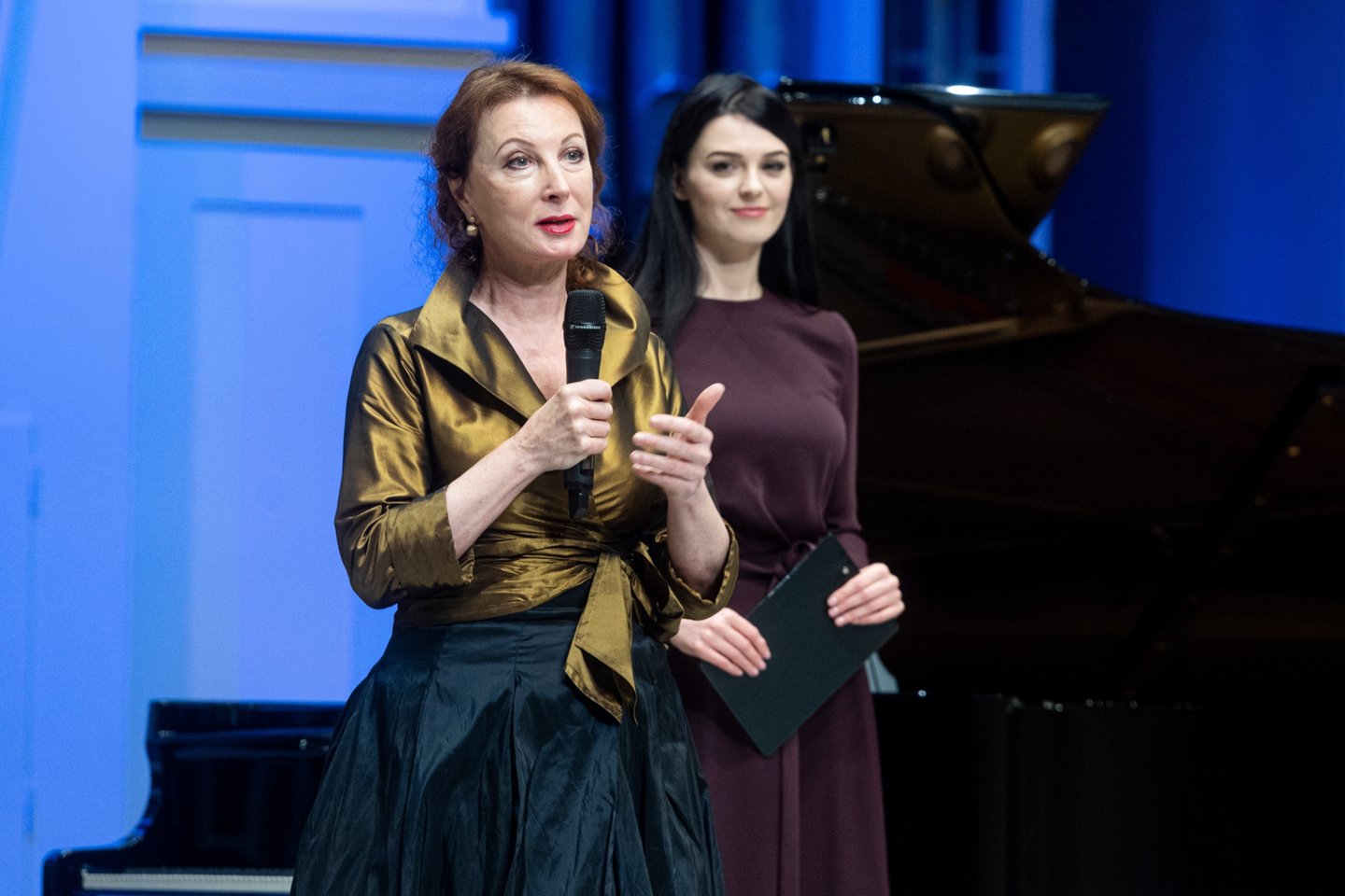  „Maestra ir jaunieji talentai“: M.Rubackytė ir koncerto vedėja G.Griniūtė.<br> D.Matvejevo nuotr.