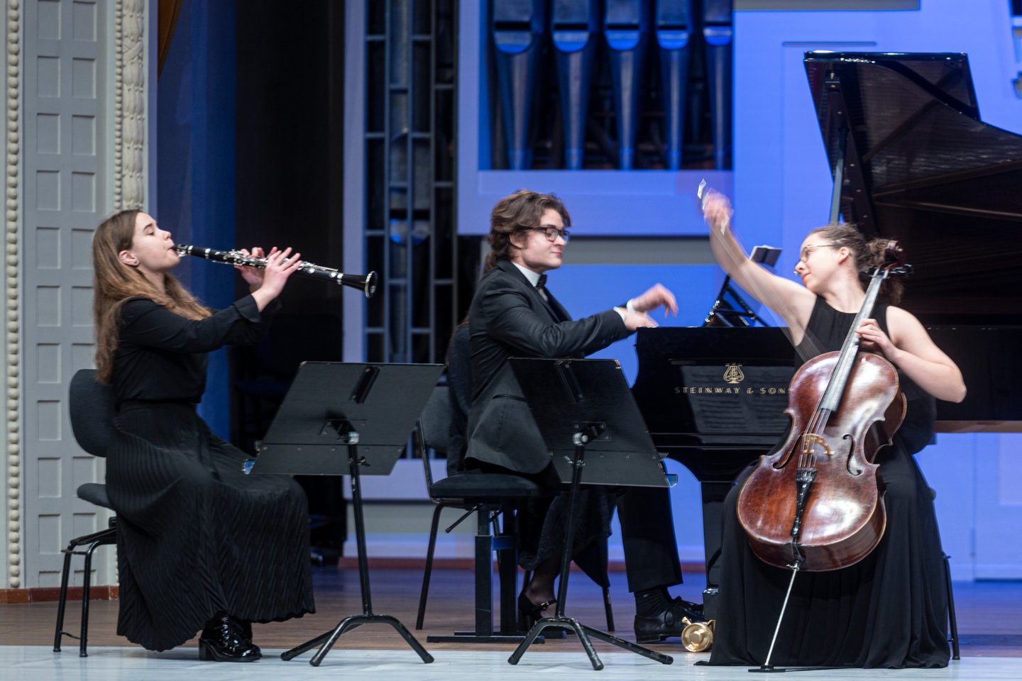  „Maestra ir jaunieji talentai“: A.Lapinskaitė, S.Poška ir R.Juknevičiūtė atliko L.van Beethoveno Trio klarnetui, violončelei ir fortepijonui.<br> D.Matvejevo nuotr.