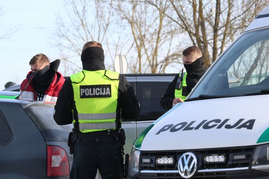 Pasivažinėjimas Jonavos rajone BMW vairuotojui kainavo porą šimtų eurų ir teisių atėmimą