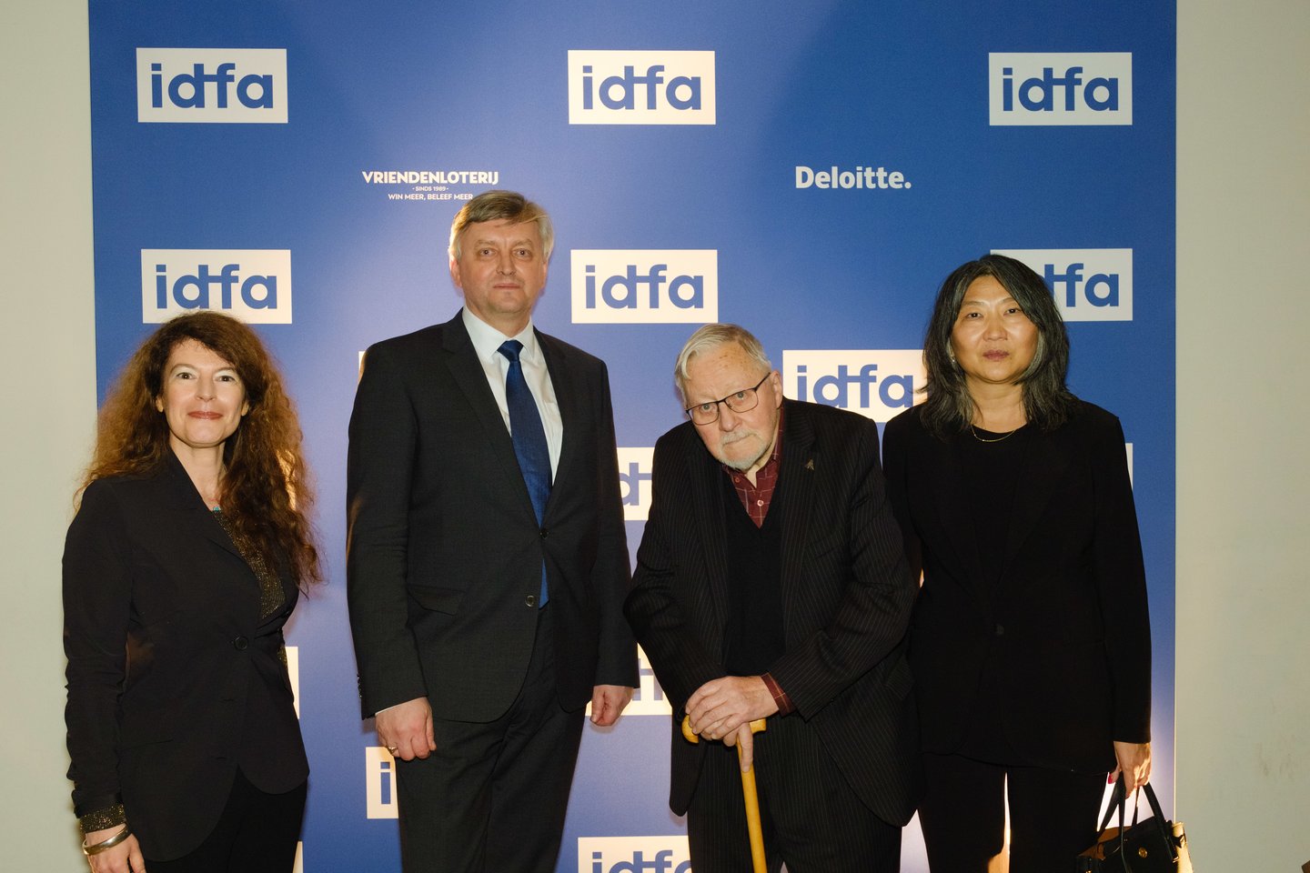 Prodiuserė Marija Choustova, režisierius Sergejus Loznica, profesorius Vytautas Landsbergis, prodiuserė Uljana Kim (iš kairės į dešinę).<br>IDFA nuotr.