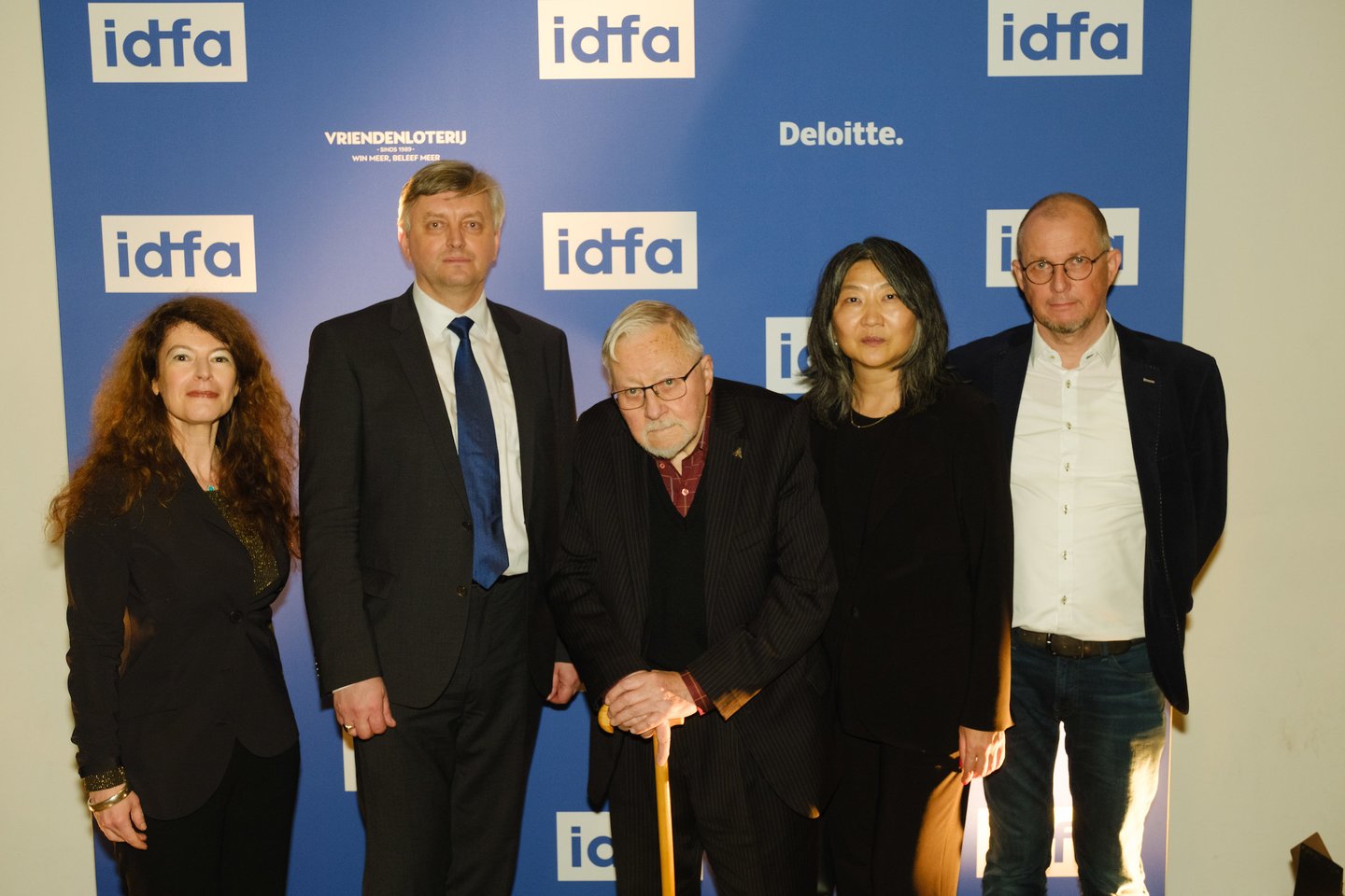 Prodiuserė Marija Choustova, režisierius Sergejus Loznica, profesorius Vytautas Landsbergis, prodiuserė Uljana Kim, rašytojas Vytautas V. Landsbergis (iš kairės į dešinę).<br>IDFA nuotr.