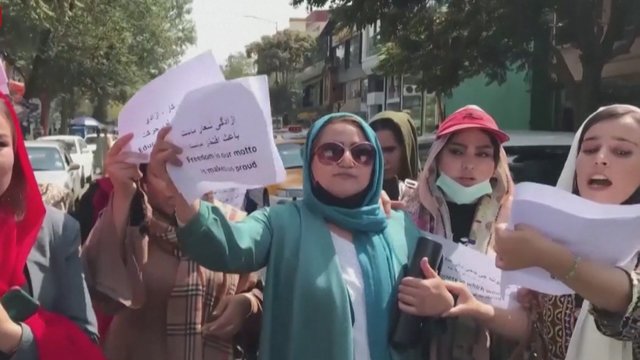 Dar vienas smūgis Afganistane gyvenančioms moterims: uždraudė vaidinti filmuose ir serialuose