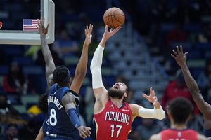 NBA dugne liekantys Jonas Valančiūnas ir „Pelicans“ neapsigynė nuo „Timbervolwes“ atakų