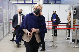 I. Šimonytė apie eiles gauti sustiprinamąjį skiepą nuo COVID-19: nėra taip, kad neliks vakcinų