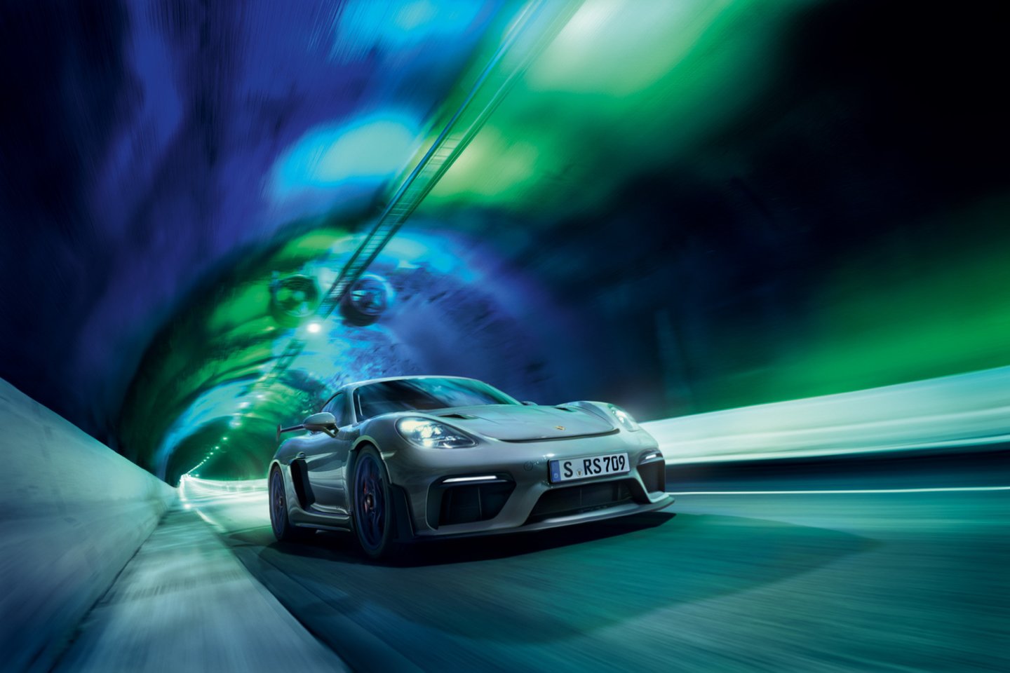 Los Andželo automobilių parodoje „Porsche“ toliau demonstruoja savo arsenalą – pasauliui pristatytas 718 modelių šeimos flagmanas – „718 Cayman GT4 RS“.<br>Pranešėjų spaudai nuotr.