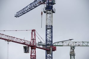 Seimas vėl atidėjo klausimą dėl papildomo valstybinės žemės nuomos apmokestinimo NT plėtotojams