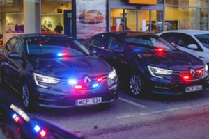KET pažeidėjus policija „medžios“ naujais nežymėtais automobiliais: skelbia, ką įsigijo ir ką dar planuoja