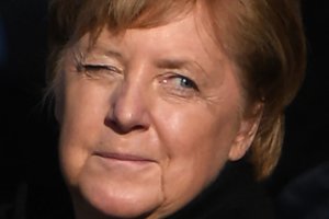 A. Merkel skambučiai A. Lukašenkai: atsakingas poelgis ar nacionaliniai interesai?