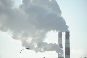 CO2 emisijos kvotų kaina ES priartėjo prie 70 eurų už toną