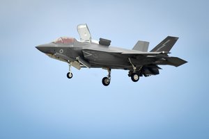 JAV ir Britanija žada ištraukti sudužusį modernų naikintuvą anksčiau nei jį ras Rusija