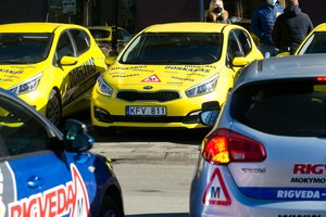 Iš pirmo karto egzaminą „Regitroje“ išlaiko tik kiek daugiau nei trečdalis vairuotojų: kas kaltas dėl tokių skaičių