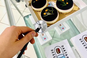 VMVT konsultavo „Daktarą desertą“, kaip šalinti nustatytus trūkumus: įmonė neturi leidimo maisto produktų gamybai