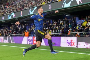 C. Ronaldo ir „Manchester United“ lengviau atsikvėpė po pergalės Ispanijoje, o „Chelsea“ suniokojo atsipalaidavusį „Juventus“