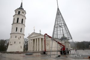 Aiškėja, kaip šiemet atrodys eglė ir Kalėdos Vilniuje: grįžta kalėdinis miestelis, bet įžiebimas vyks virtualiai