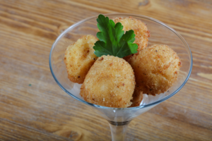 Sūrio kamuoliukai: užkandis, dėl kurio pešasi ir maži, ir dideli