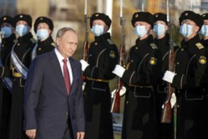 Jungtinė Karalystė: Rusija padarytų „didelę klaidą“, jei užpultų Ukrainą