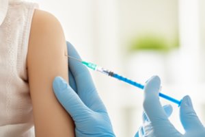 Rusija registruoja vakcina nuo koronaviruso 12–17 metų vaikams