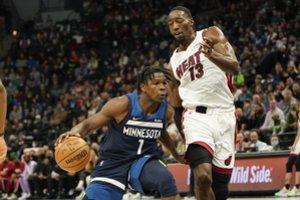 Puikaus pirmojo NBA šaukimo pasirodymo dėka „Timberwolves“ įveikė „Heat“ krepšininkus