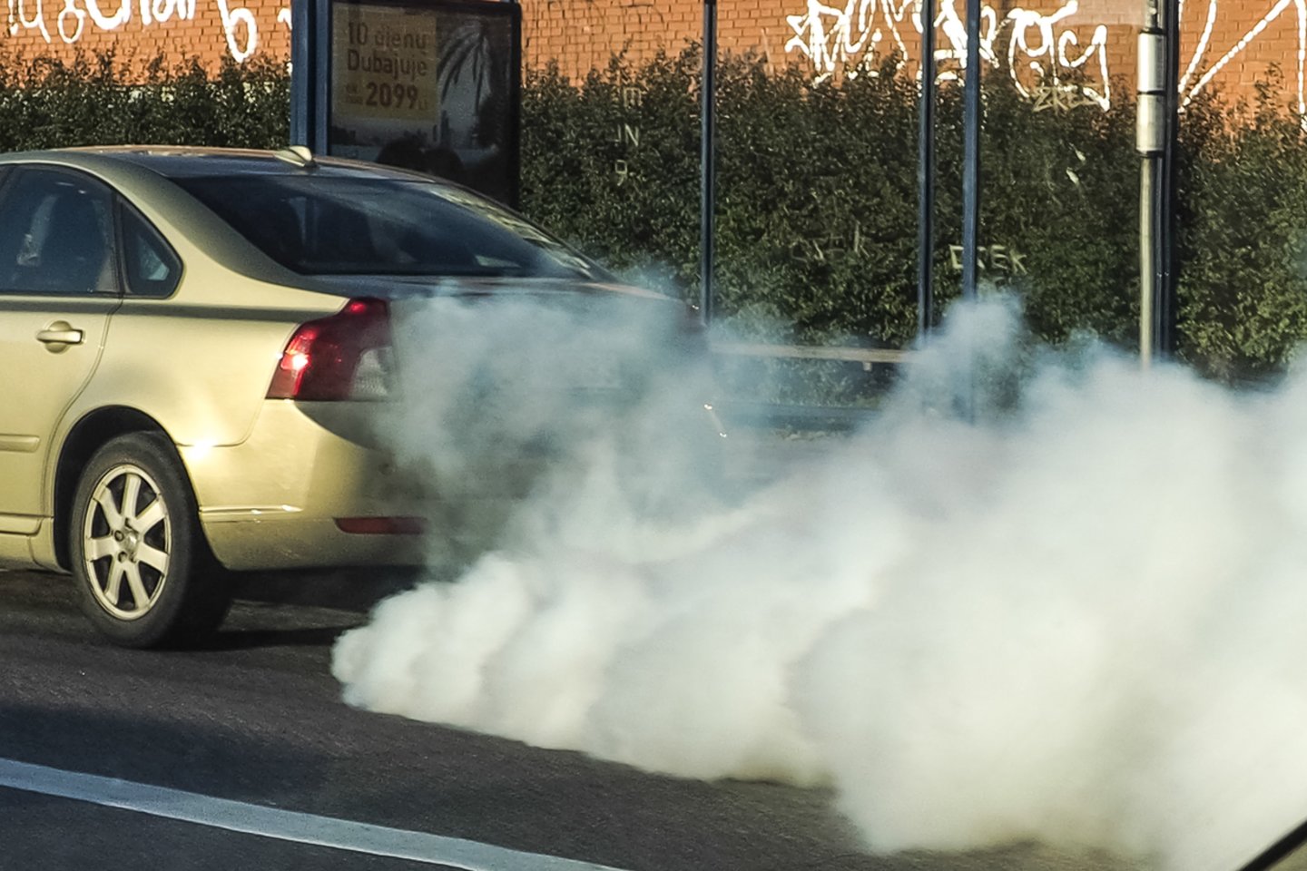 Vyriausybė pritarė prieš​taringai vertinamoms Aplinkos ministerijos parengtoms pataisoms, kuriomis būtų kasmet apmokestinamas automobilių naudojimas.<br>V.Ščiavinsko nuotr.