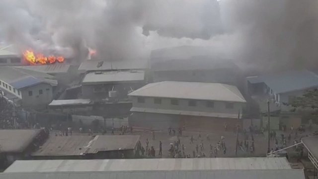 Saliamono salų sostinėje tęsiasi antivyriausybiniai protestai: padegti pastatai, apiplėštos įmonės