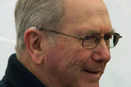 Mirė amerikiečių rašytojas Noah Gordonas, kurio knygas galime skaityti ir lietuviškai 