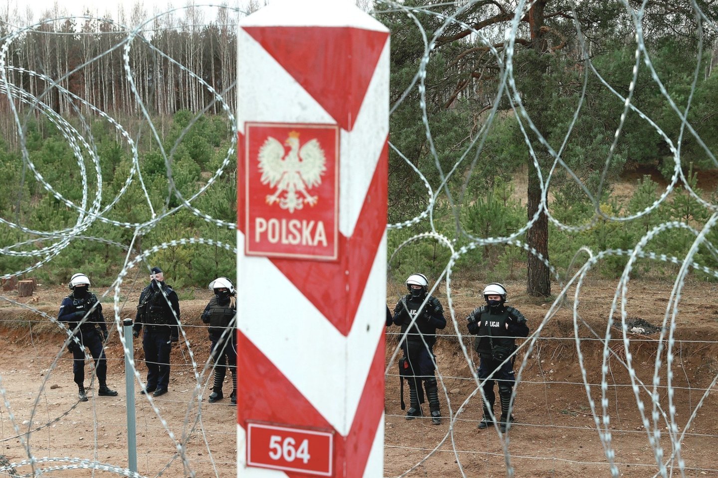 Lenkija toliau tvirtai laikosi nuostatos per išorinę Europos Sąjungos sieną nepraleisti nė vieno nelegalaus migranto.<br>„Reuters“/„Scanpix“ nuotr.